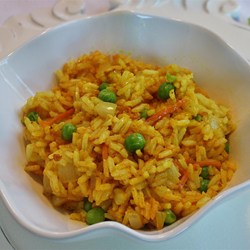 Arroz amarillo con verduras