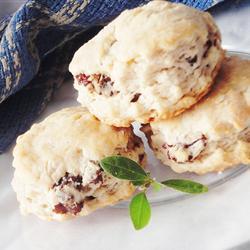 Bisquets de canela con crema