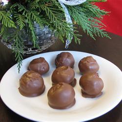 Bolitas de cacahuate cubiertas de chocolate