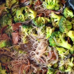 carne-de-res-con-fideo-chino-y-brocoli-7790-9239.jpg