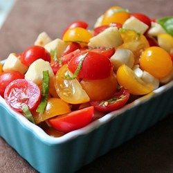 Ensalada caprese con cebolla