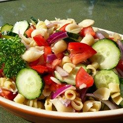 Ensalada de codito con jitomate y pepino