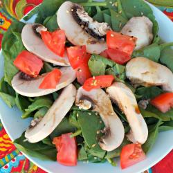 Ensalada de espinacas con champiñones