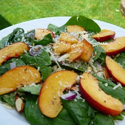 Ensalada de espinacas con durazno