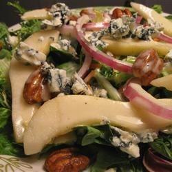 Ensalada mixta con pera y queso azul