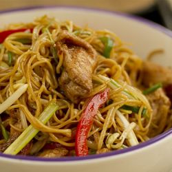 fideos-fritos-chinos-(chow-mein-de-pollo)-8138-7451.jpg