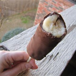 Paletas de plátano cubiertas de chocolate