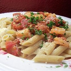 pasta-penne-con-camarones-en-salsa-de-tomate-y-ajo-402-6714.jpg