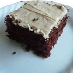 Pastel de chocolate con betún de cacahuate