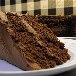 Pastel de chocolate con crema ácida