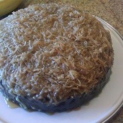 Pastel de dátil con cubierta de coco