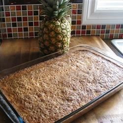 Pastel de piña con betún de queso