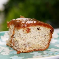 Pastel de plátano con betún de caramelo