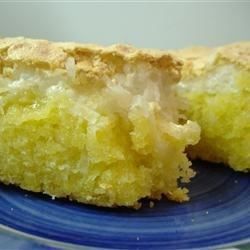 Pastel de vainilla con merengue de coco