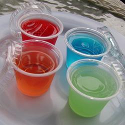 Shots de gelatina de fruta y vodka