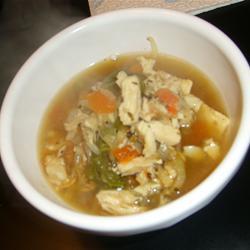 Sopa de pollo con tortilla