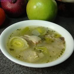 Sopa de pollo y poro