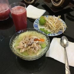 Sopa vietnamita de pollo (Pho)