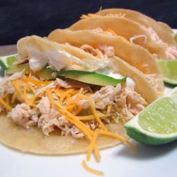 Tacos dorados de pollo