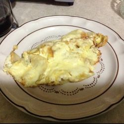 Tortilla de huevo con papa y queso