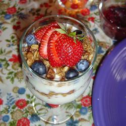 yogurt-con-fresas-y-granola-2171-6659.jpg